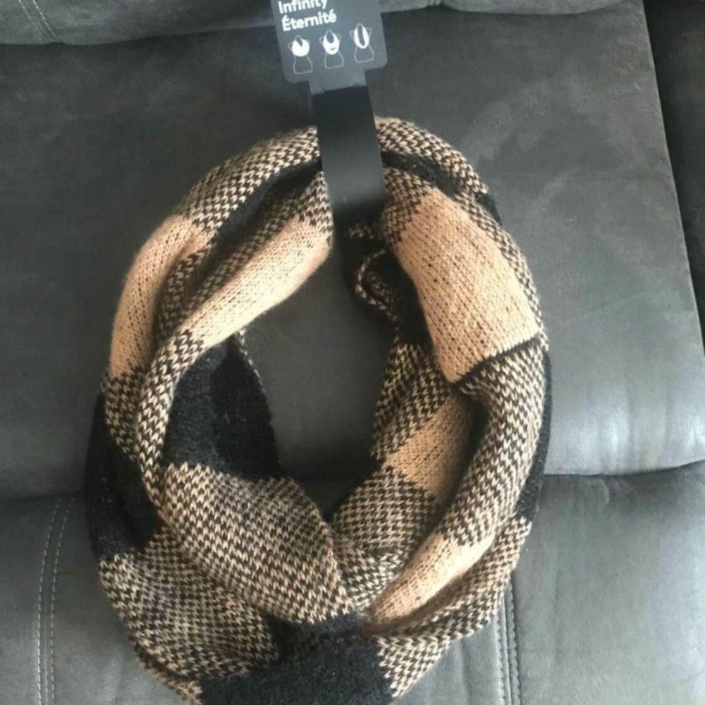 Black and Tan Infinity Women's Scarf